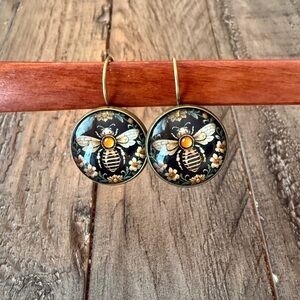 BNWT 🐝 Bee Fashion Earring